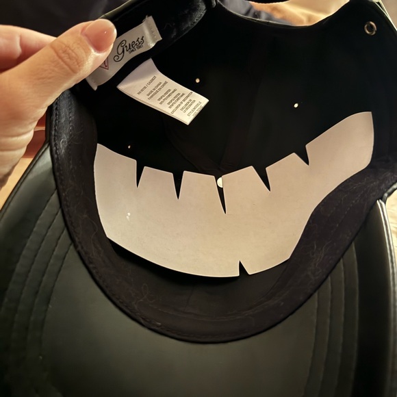 GUESS Hat - Brand New - Picture 2 of 3